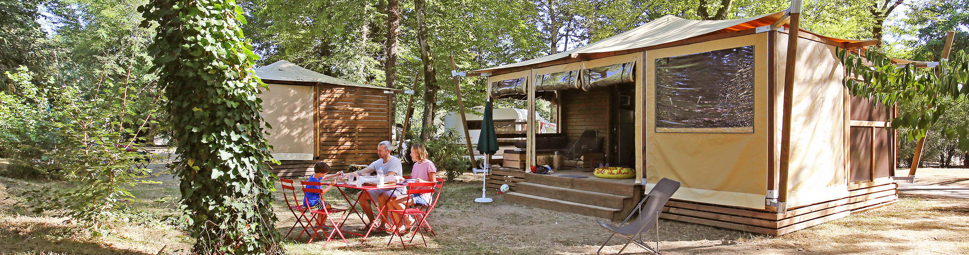 camping-combe-a-leau-bandeau-hebergements-famille